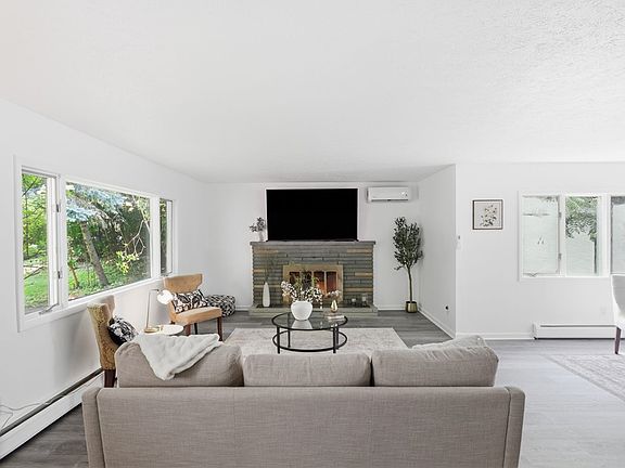 4th image of 110 Highview Dr