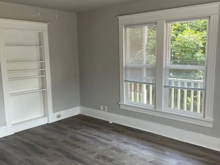 Farrah Apartments: 1 & 2 Bedroom Renovated Units — Photo 33