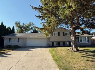 40611 W Ten Mile Rd, Novi, MI 48375