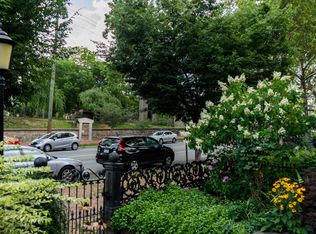 231 S 42nd St #3R, Philadelphia, PA 19104