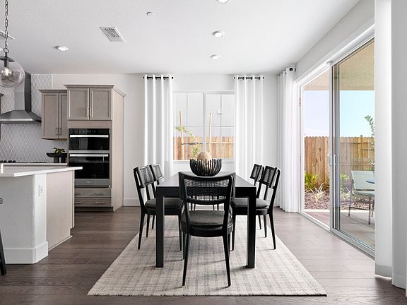 Cafe nook just off the kitchen