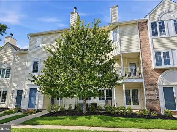 146 Naomi Ct, Levittown, PA 19057