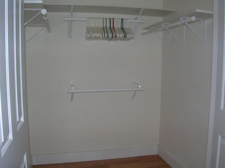 1028 Bross St — Photo 5