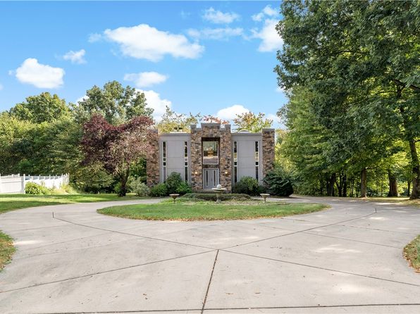 144 Creston Ave, Ellwood City, PA 16117