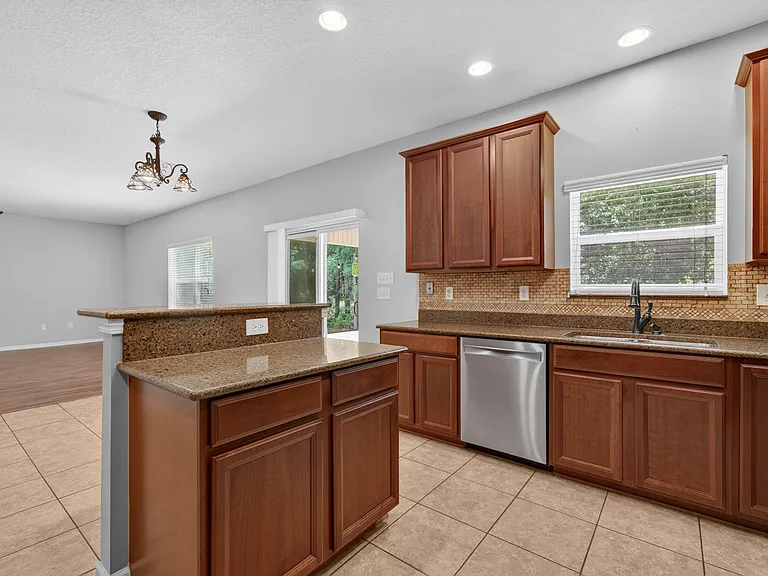 112 Kildrummy Ct — Photo 17