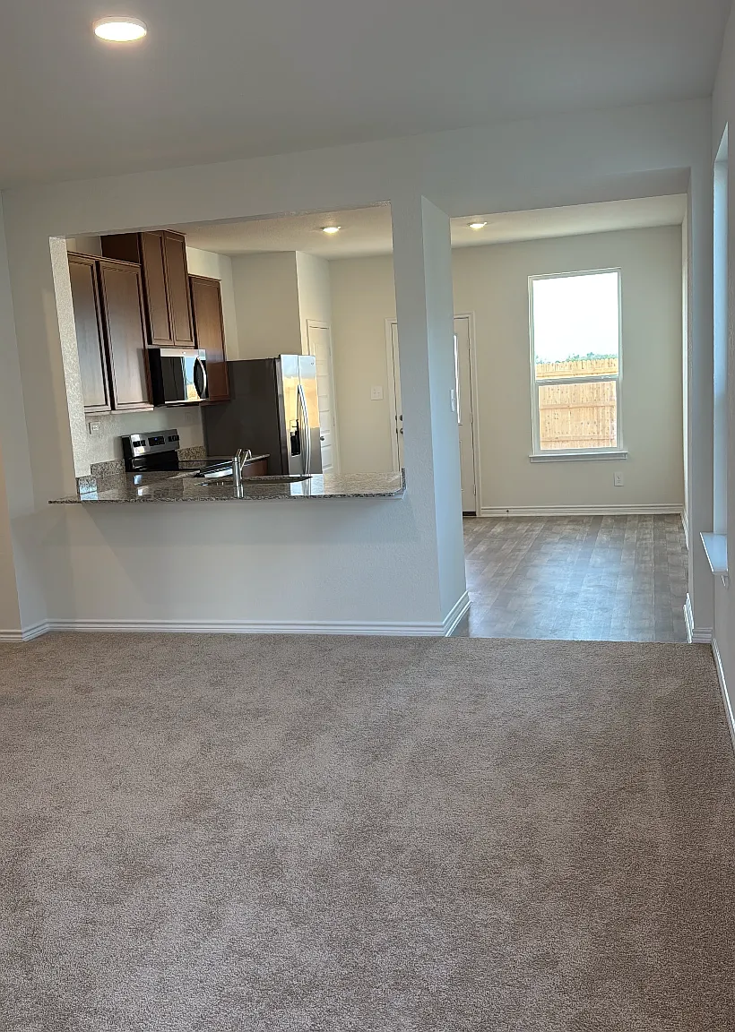3 bed, 1243 sqft, $1,830 — Photo 3