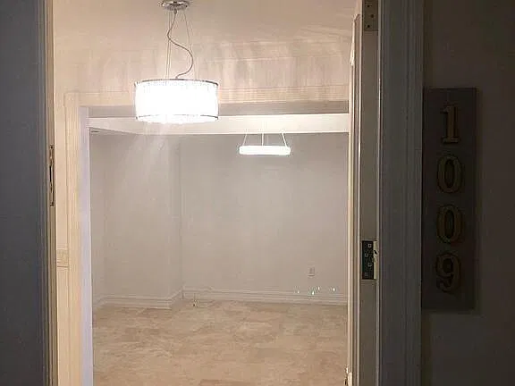 20201 E Country Club Dr — Photo 4