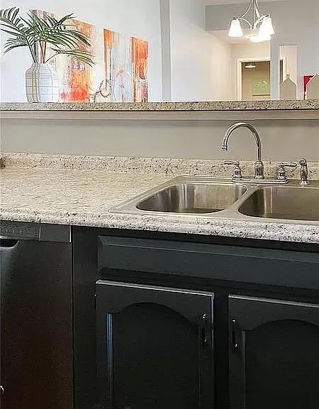 917 Madison St #209 — Photo 9