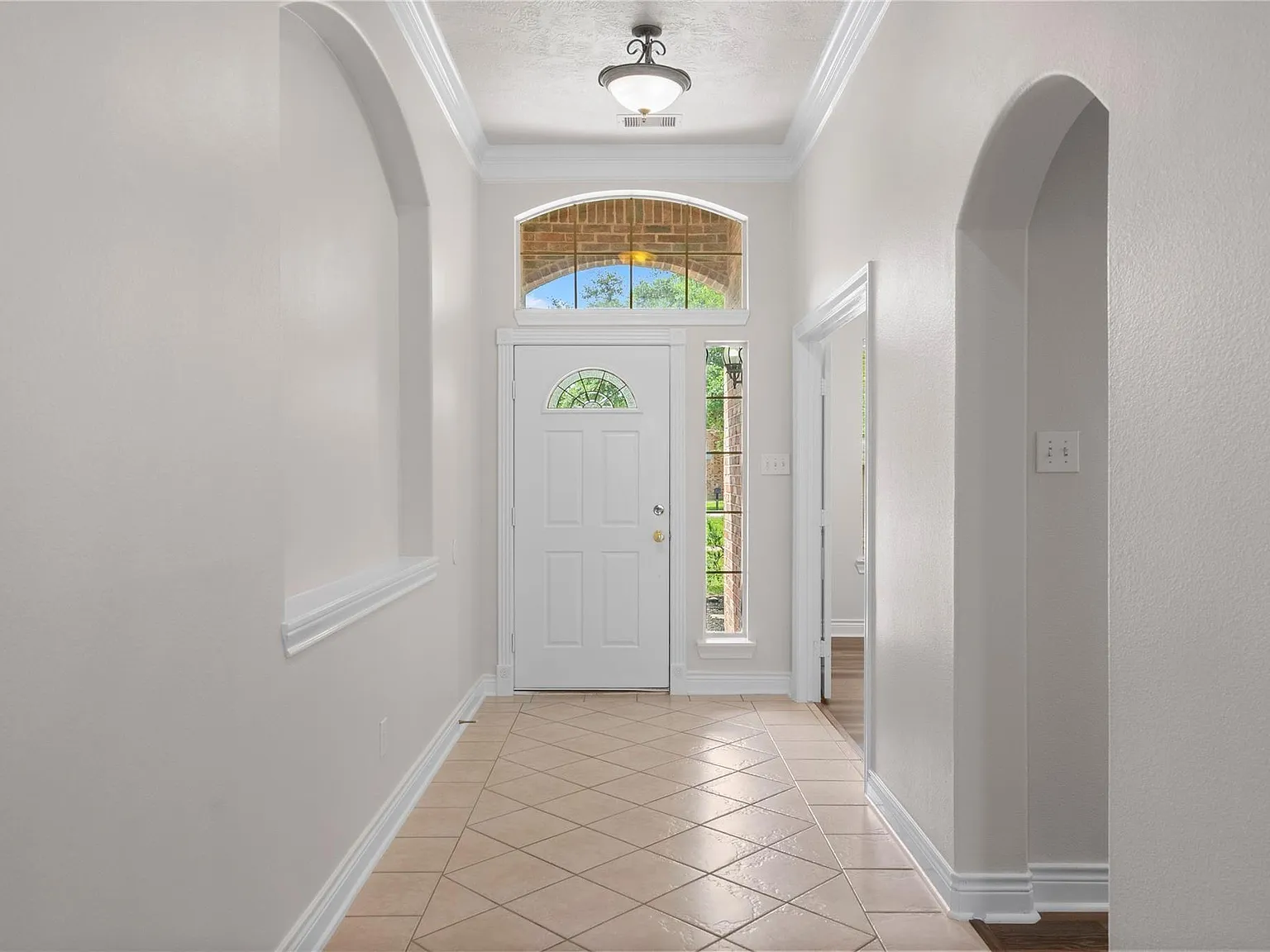 3 bed, 2.0 bath, 1914 sqft, $2,500 — Photo 4