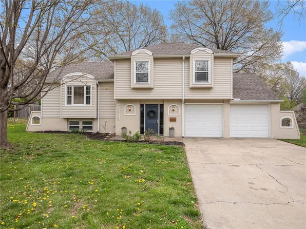 12805 Winchester Ave, Grandview, MO 64030