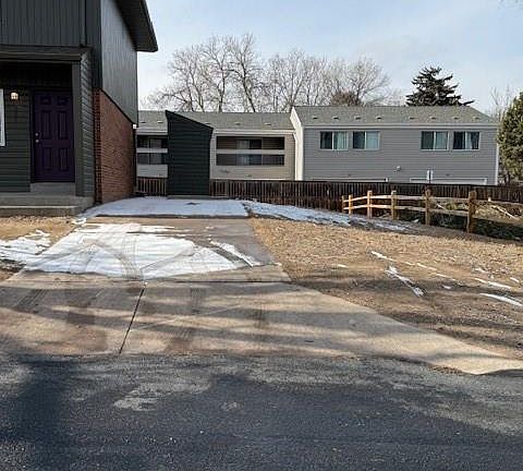 3rd image of 987 W Powers Avenue