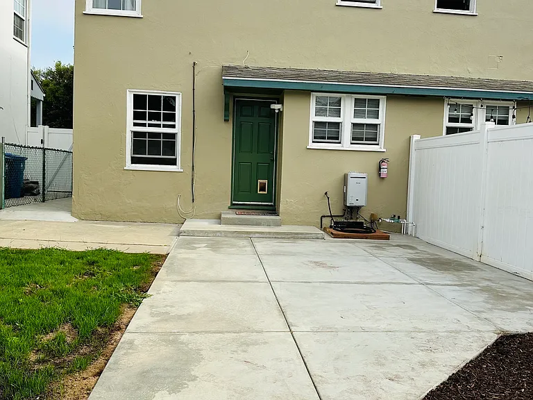 7361 W Manchester Ave — Photo 38