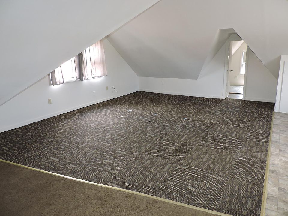 2nd image of 463 Main St #3
