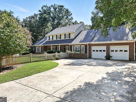 3rd image of 504 Sams Rd