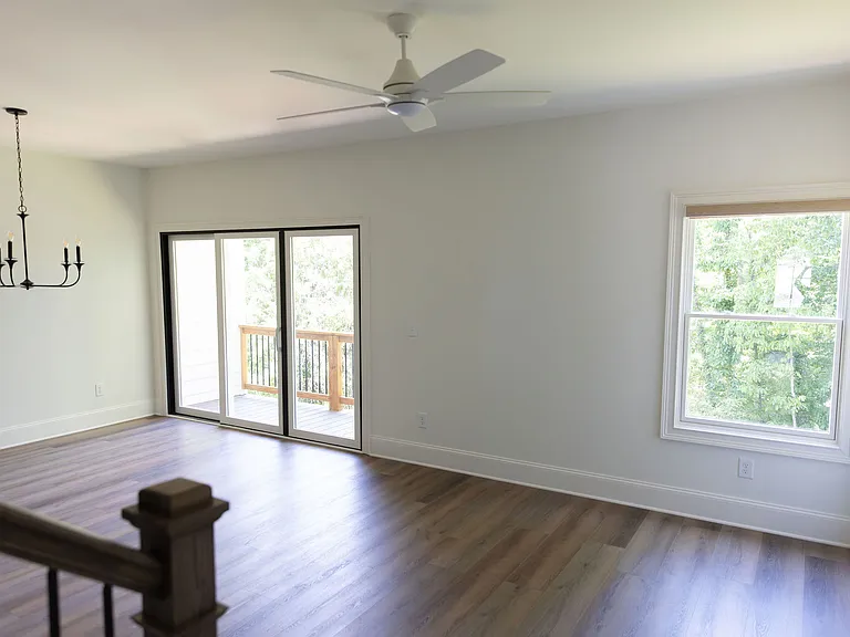 724 Green St NE — Photo 10