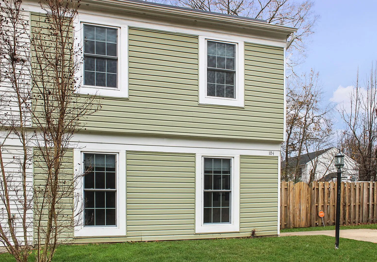 3 bed, 2.0 bath, 1180 sqft, $1,999 — Photo 2
