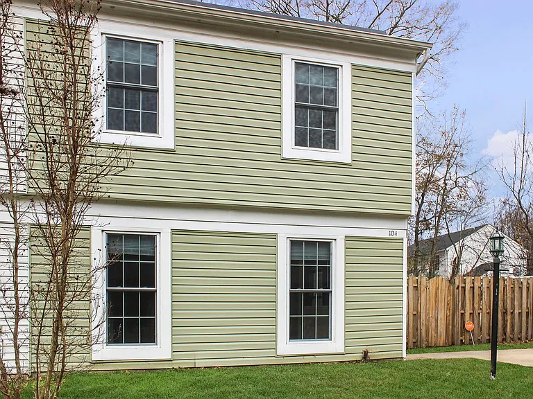 104 Jennifer Dr — Photo 2