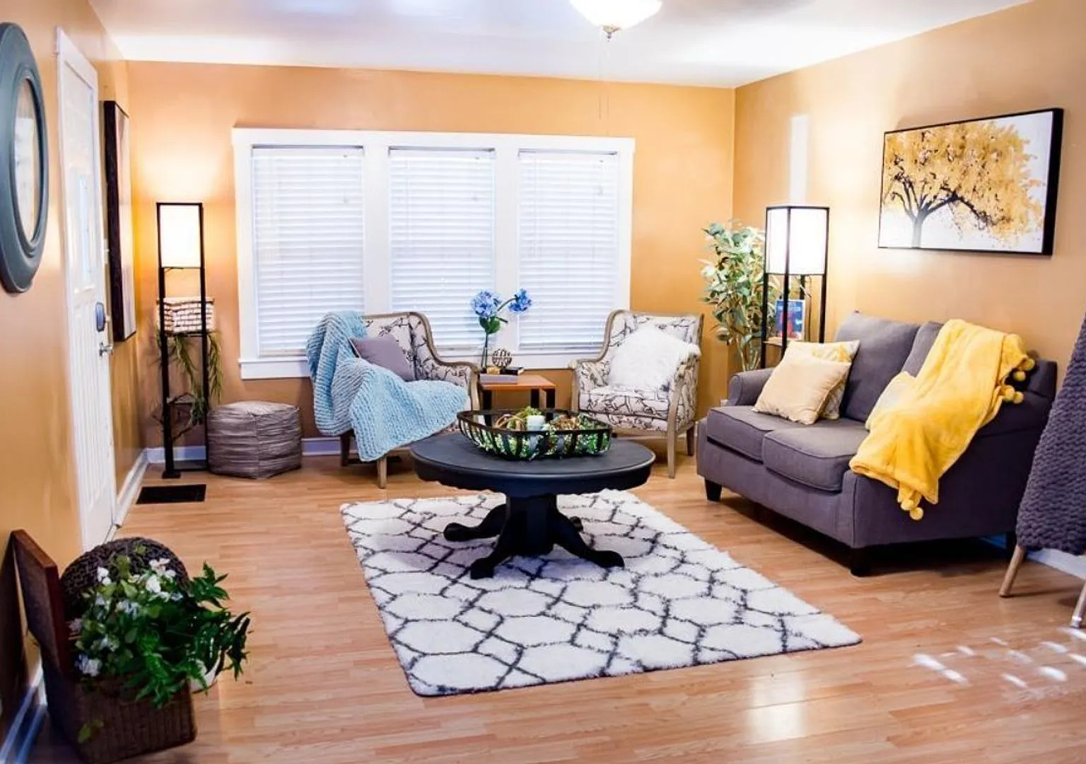 5 bedroom, 2 bath house - Available for the 2026/2027 lease term! — Photo 3