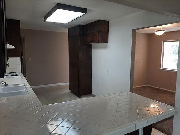 4th image of 221 Bernice Ave
