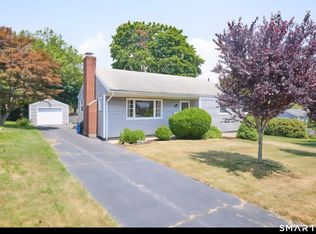 200 Lobdell Dr, Stratford, CT 06614