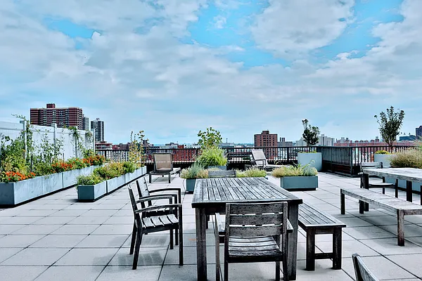Rented by R New York | media 22