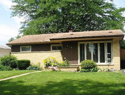 2nd image of 844 N Neva Ave