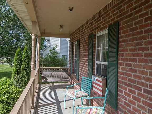 2nd image of 108 Lone Oak Dr
