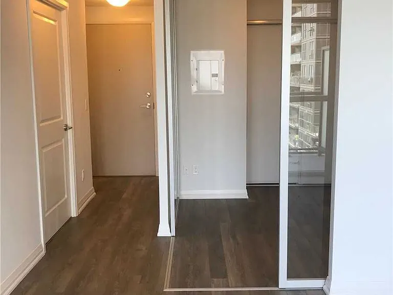 30 Meadowglen Pl #804 — Photo 7