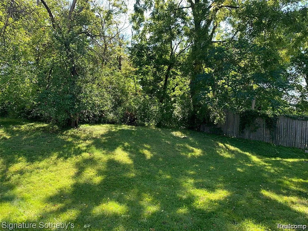 3 bed, 1.0 bath, 1197 sqft, $1,350 — Photo 3