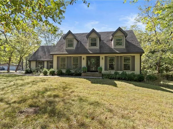 7447 Black Oak Cir, Stilwell, KS 66085