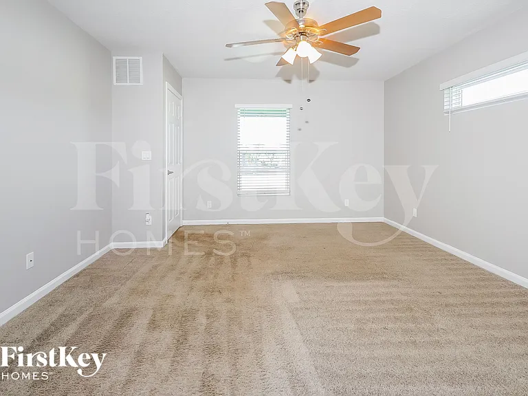 511 SW Nadell Ave — Photo 8