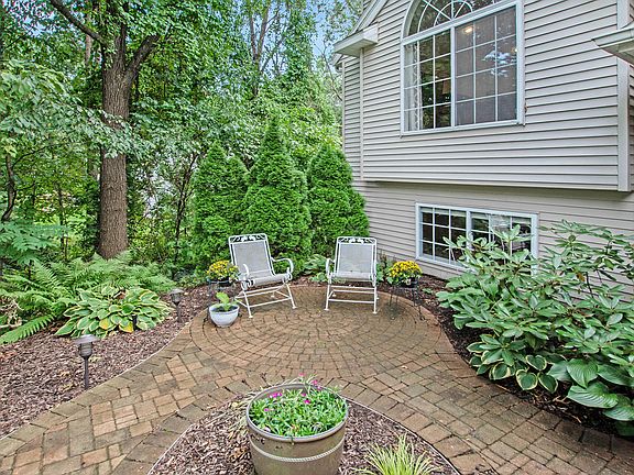 3rd image of 3125 Jeanlin Dr SE