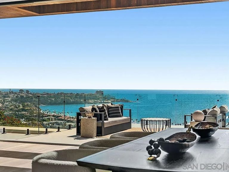 8421 Whale Watch Way