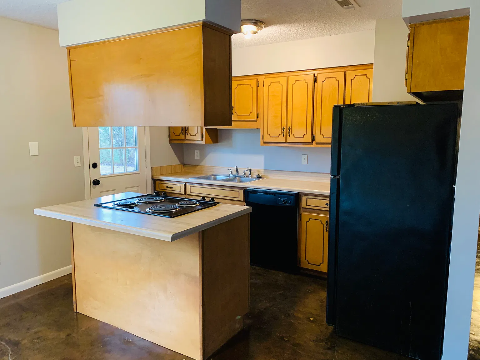 3 bed, 1200 sqft, $1,650 — Photo 4