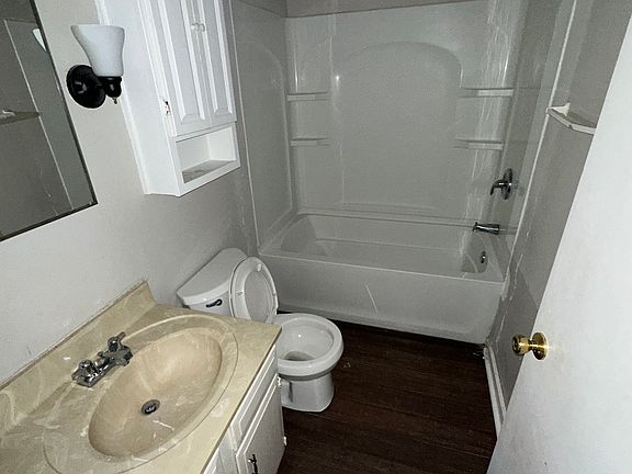 4th image of 802 W 9th St #1
