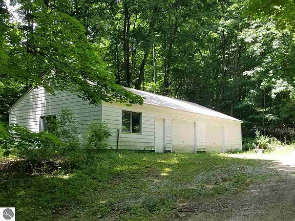 2nd image of 2179 Alden Ave
