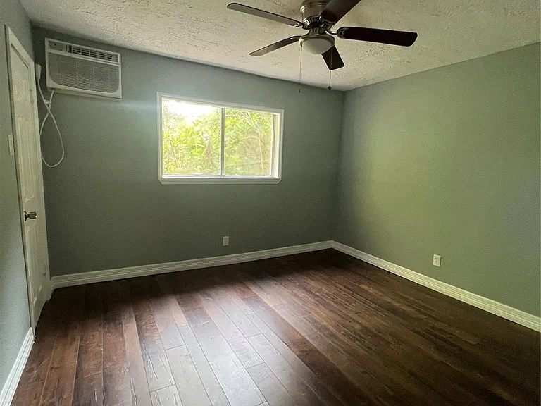 5911 Grace Ln #3 — Photo 5