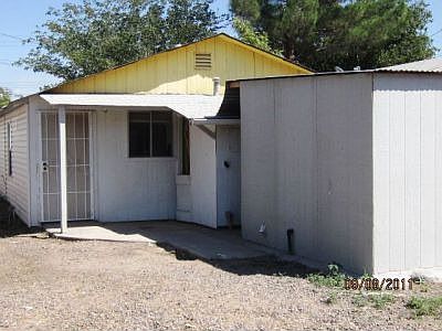 back of house/shed/studio