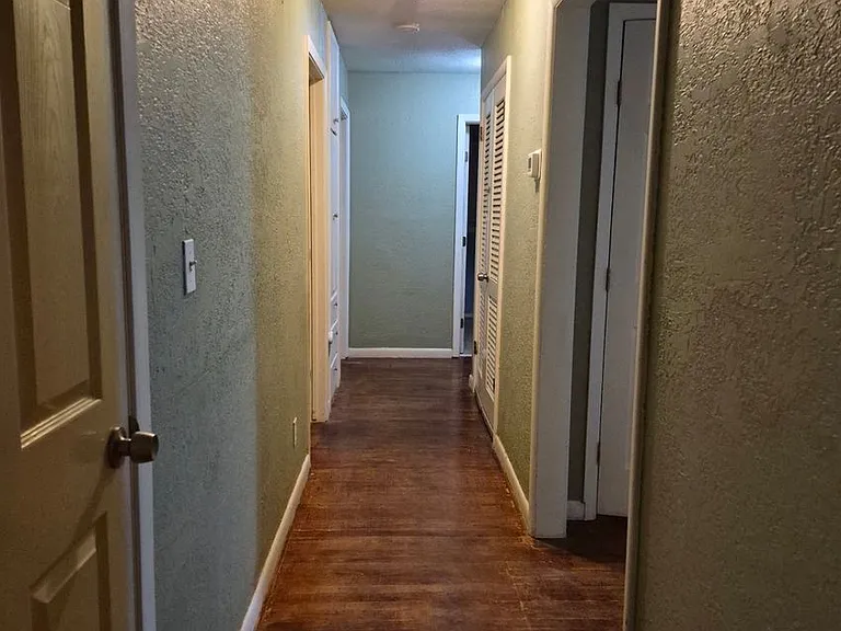 1814 Hondo St — Photo 7