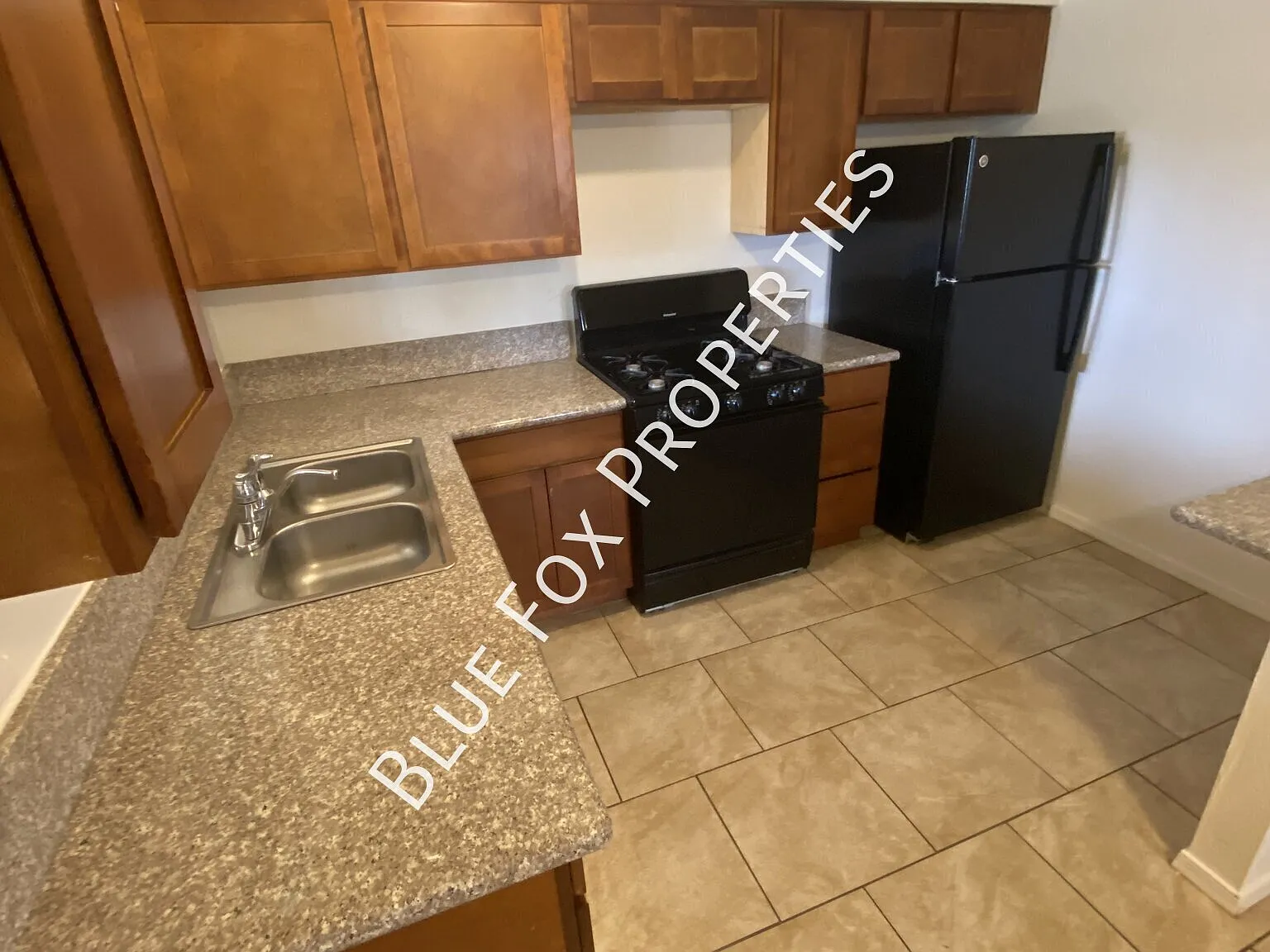3807 E Dover Stravenue — Photo 2