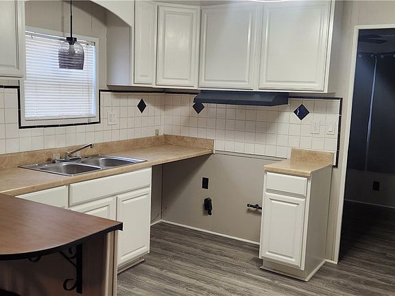 3rd image of 202 W Main Rd #132