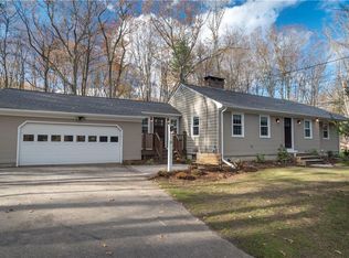 15 Colonial Rd, Scituate, RI 02857