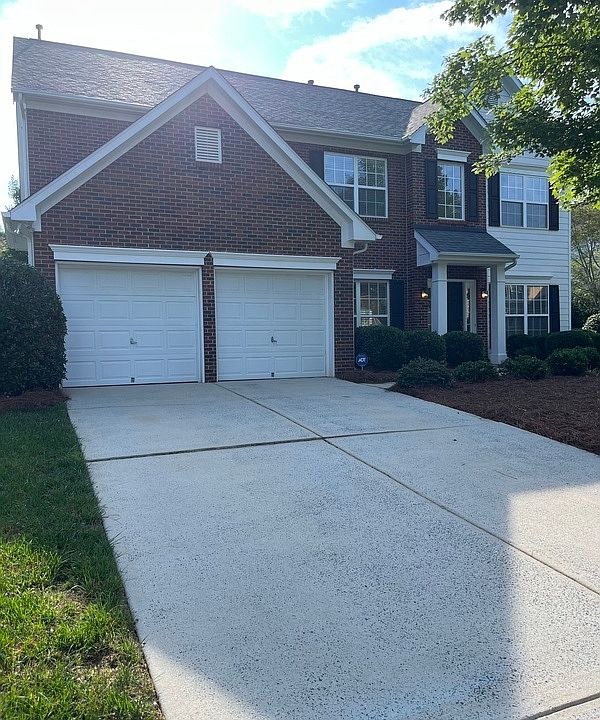 1st image of 106 Runningdeer Dr