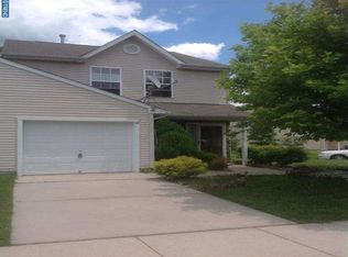 14 Meadowood Ln, Sicklerville, NJ 08081