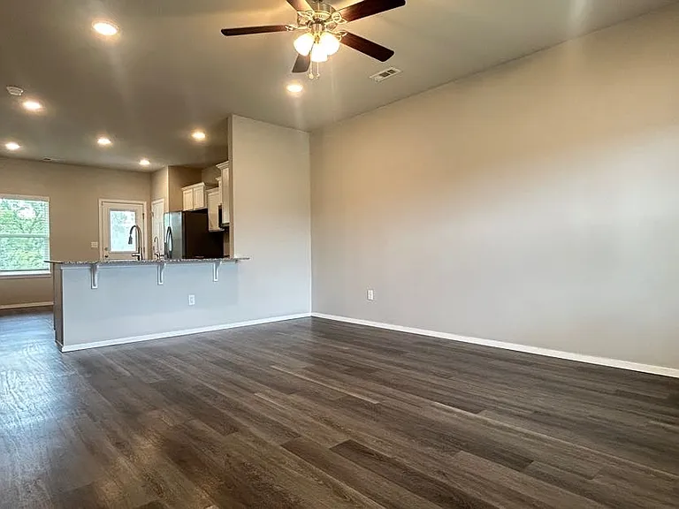 949 E Sparrow Cir — Photo 4