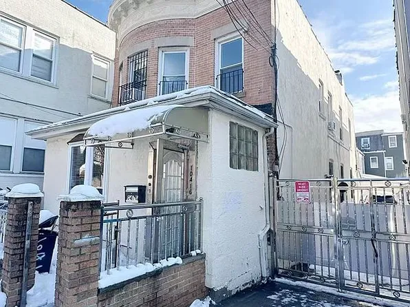 10416 32nd Ave, East Elmhurst, NY 11369