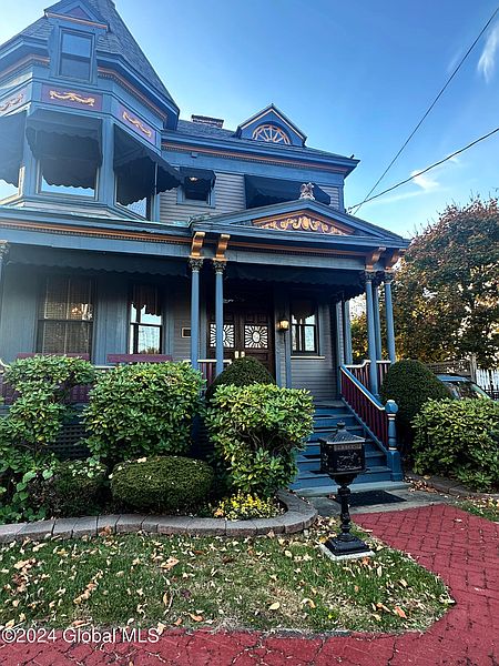 2nd image of 140 Oakwood Avenue