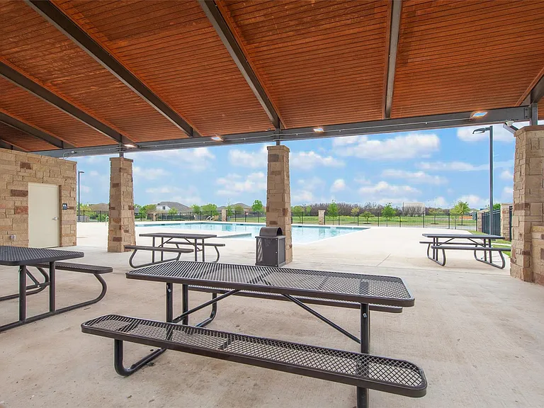 7409 Elk Pass Dr — Photo 18