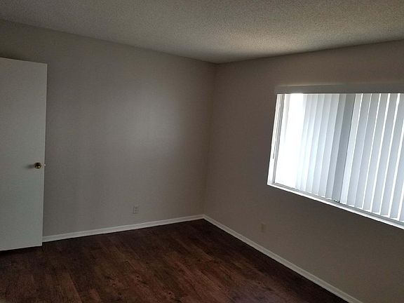 4th image of 41895 Briarwood Ave