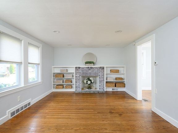 4th image of 79 Pleasant Ave